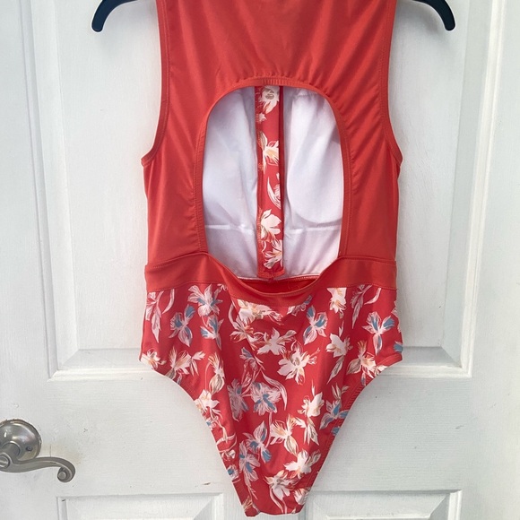 Op swimsuit - Picture 4 of 8